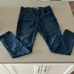 Levi’s 721 High Rise Skinny Dark Wash Blue Jean